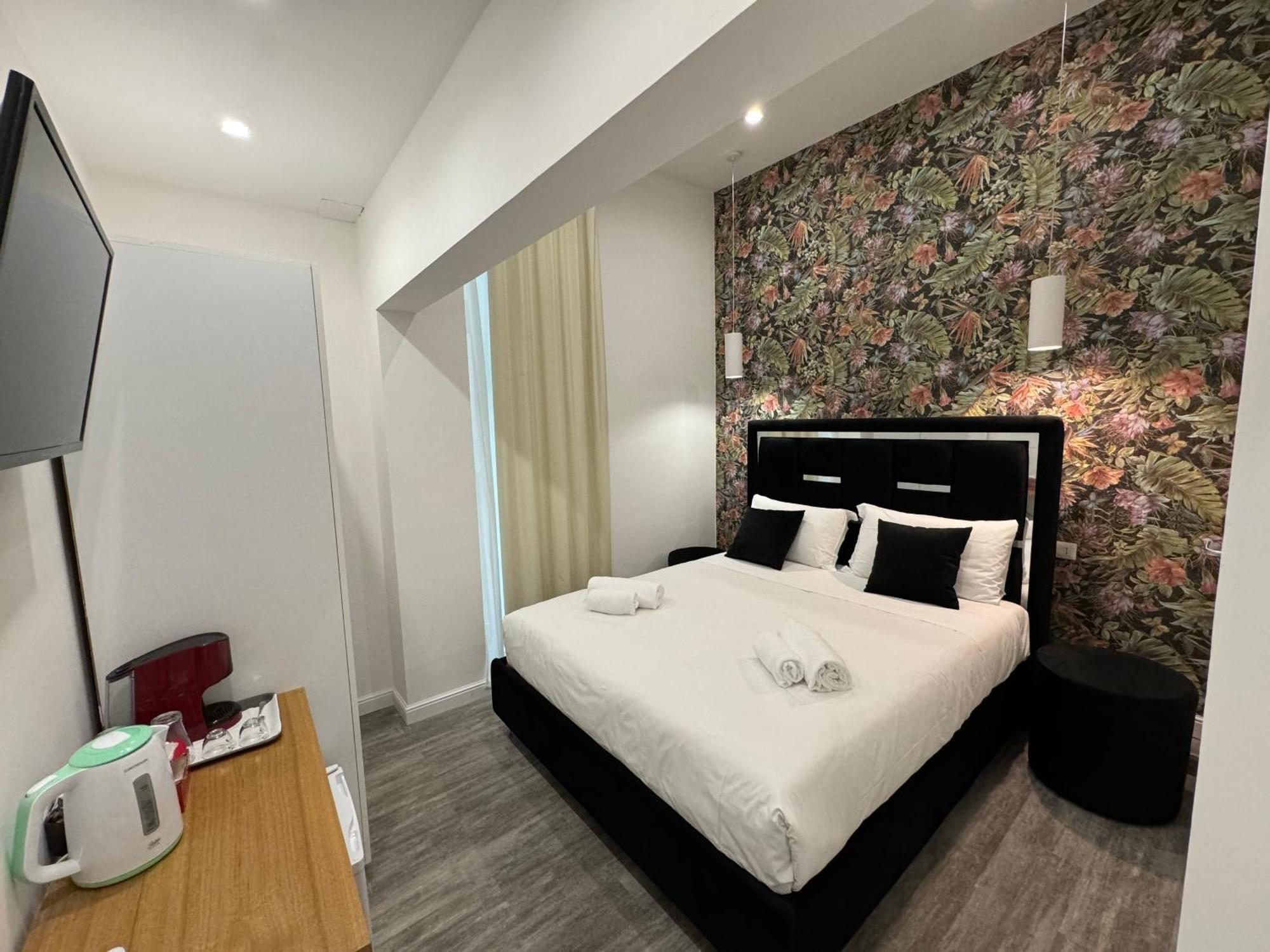 Eden Luxury Rom